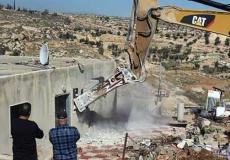 الاحتلال يخطر بوقف البناء في منزل قيد الإنشاء في الولجة ويصور آخر