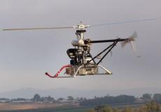 طائرة إسرائيلية تلقي مواد حارقة فوق مخيمات العودة 