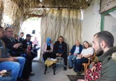 وفد من لجنة المونونايت يتفقد المناطق المهمشة ويعد بنقل معاناتهم