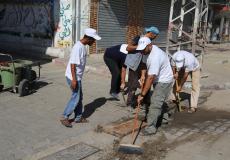 بلدية النصيرات تبدأ بتنظيف مصارف مياه الأمطار استعدادا للشتاء