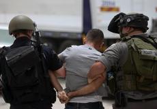 قوات الاحتلال تعتقل المواطنين- أرشيفية