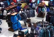 سرقة جماعية لمتجر ملابس في 30 ثانية