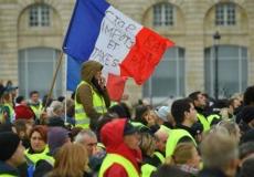 احتجاجات في فرنسا يقودها السترات الصفراء