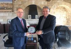 رئيس جامعة القدس عماد أبو كشك و مستشار الرئيس الفلسطيني محمد مصطفى