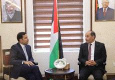 الوزير رياض عطاري خلال لقائه السفير الأردني محمد أبو وندي