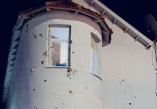 منزل في جنوب اسرائيل سقط عليه أحد الصواريخ التي أطلقت من غزة