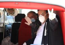 محافظ نابلس يستقبل المتعافين من فيروس كورونا