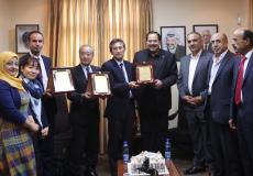 الوزير صيدم يكرّم فريقا يابانيا بعد استضافته في مركز المناهج