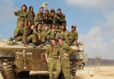 مجندات اسرائيليات في سلاح المدرعات