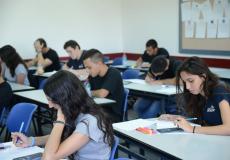 طلاب بأحد مدارس الثانوية باسرائيل