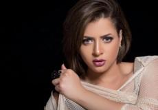 الفنانة منى فاروق