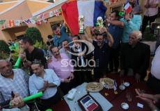 غزة توزع الحلوى بعد فوز فرنسا بكأس العالم 2018