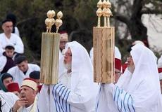 السامريون يحجون الى قمة "جرزيم" في عيد العرش