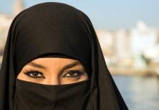 شاهد الفيديو شاعر يحرض على العنف وهجر المرأة