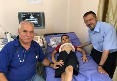 طبيب من اتحاد لجان الرعاية الصحية يسعف حالة مرضية بالقلب 