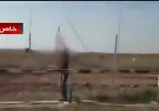 شبان فلسطينيون خلال قص السلك الفاصل شمال قطاع غزة