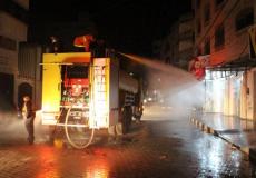 الدفاع المدني في غزة يعقم شوارع الشجاعية