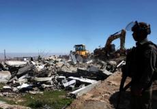 قوات الاحتلال تجبر عائلة على هدم منزلها في بلدة عارة