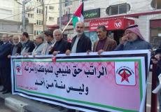 معلمو غزة يتظاهرون في الوسطى احتجاجاً على عدم صرف رواتبهم