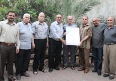 كرم وفد من الجمعية الفلسطينية لقدامى الرياضيي، الحكم الدولي الكابتن فريج الحلاق "أبو علاء", ضمن فعاليات الجمعية الرمضانية التي وضعت في أجندته