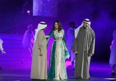 شاهد: حسين الجسمي ينقذ الفنانة أحلام من السقوط على المسرح