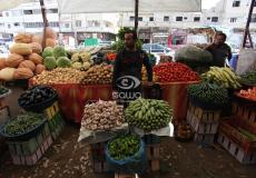 بائع في أحد الأسواق الشعبية في غزة -تعبيرية-