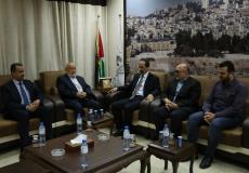 أحمد بحر خلال استقباله وفداً من مجلس إدارة جمعية الوفاء الخيرية ومركز المسنين