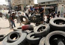 مواطنون يجمعون الكوشوك استعدادا لحرقه يوم الجمعة على الحدود الشرقية لقطاع غزة