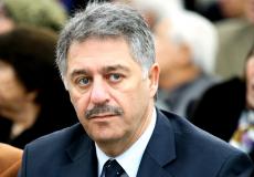 قلادة الرئيس محمود عباس لمؤسس لجنة فلسطين في النرويج 