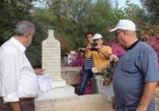 تنظيف مقبرة القسام المعرضة للمصادرة  والسلب