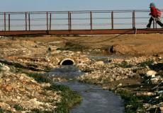 مياه مجاري مستوطنة "شعاري تكفا" تغرق مدرسة ارشيف