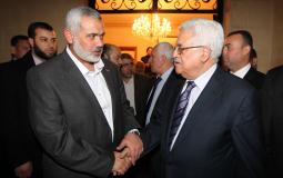 الرئيس محمود عباس ورئيس المكتب السياسي لحركة حماس إسماعيل هنية