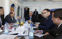 اللجنة الإدارية القانونية خلال اجتماعها بغزة