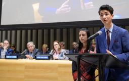 الطالب الفلسطيني حاتم حمدونة يلقي كلمة على منصة الأمم المتحدة