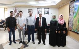 رئيس جامعة الأزهر-غزة يلتقي فريق الياقوت الأبيض