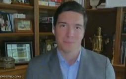 في مشهد طريف.. مراسل أمريكي يظهر على الهواء دون بنطال