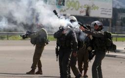الاحتلال يطلق قنابل الغاز خلال مواجهات في الضفة - أرشيفية