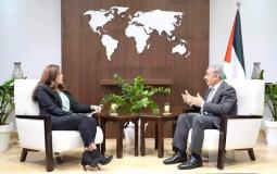 رئيس الوزراء محم اشتية خلال لقاء معه على التلفزيون العربي