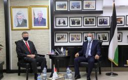 لقاء حسين الشيخ مع القنصل البريطاني العام