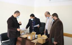 تربية الوسطى تتسلم مجموعة من الأجهزة والأدوات المخبرية من مؤسسة قطر الخيرية