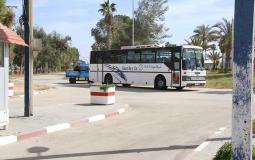 حافلة تقل مسافرين ضمن كشف التنسيقات المصرية داخل معبر رفح البري