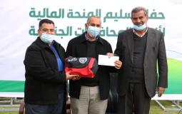 غزة: تسليم منحة مالية بـ 50 ألف دولار لأندية الدرجة الثانية