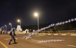 استهداف المتظاهرين بالقنابل المُدمِعة