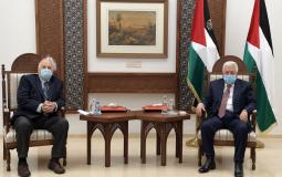 خلال لقاء الرئيس عباس بحنا ناصر (وفا)