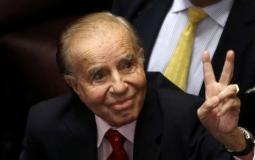 الرئيس الأرجنتيني السابق كارلوس منعم