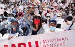 المحتجين على الانقلاب العسكري في ميانمار
