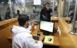 من العمل في استقبال المسافرين عبر معبر رفح