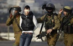 قوات الاحتلال الاسرائيلي تعتقل فلسطينيين-أرشيف