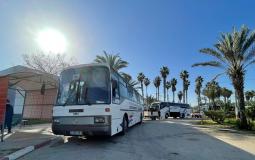 مسافرون عبر معبر رفح