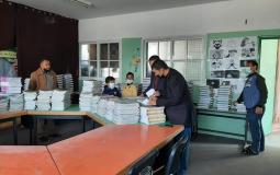 مدارس مديرية الوسطى تبدأ بتوزيع الكتب الدراسية على طلبتها